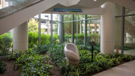 Larry Crain Sr. pledged $1 million to honor his late wife, Janett, who died of cancer in 2018. The gift also honored Janett’s caregivers and Crain’s sister-in-law, who survived advanced lung cancer thanks to a clinical trial. In appreciation of the gift, UAMS renamed the Seed of Hope Garden on the Cancer Institute’s ground floor as the Janett Crain Seed of Hope Garden.